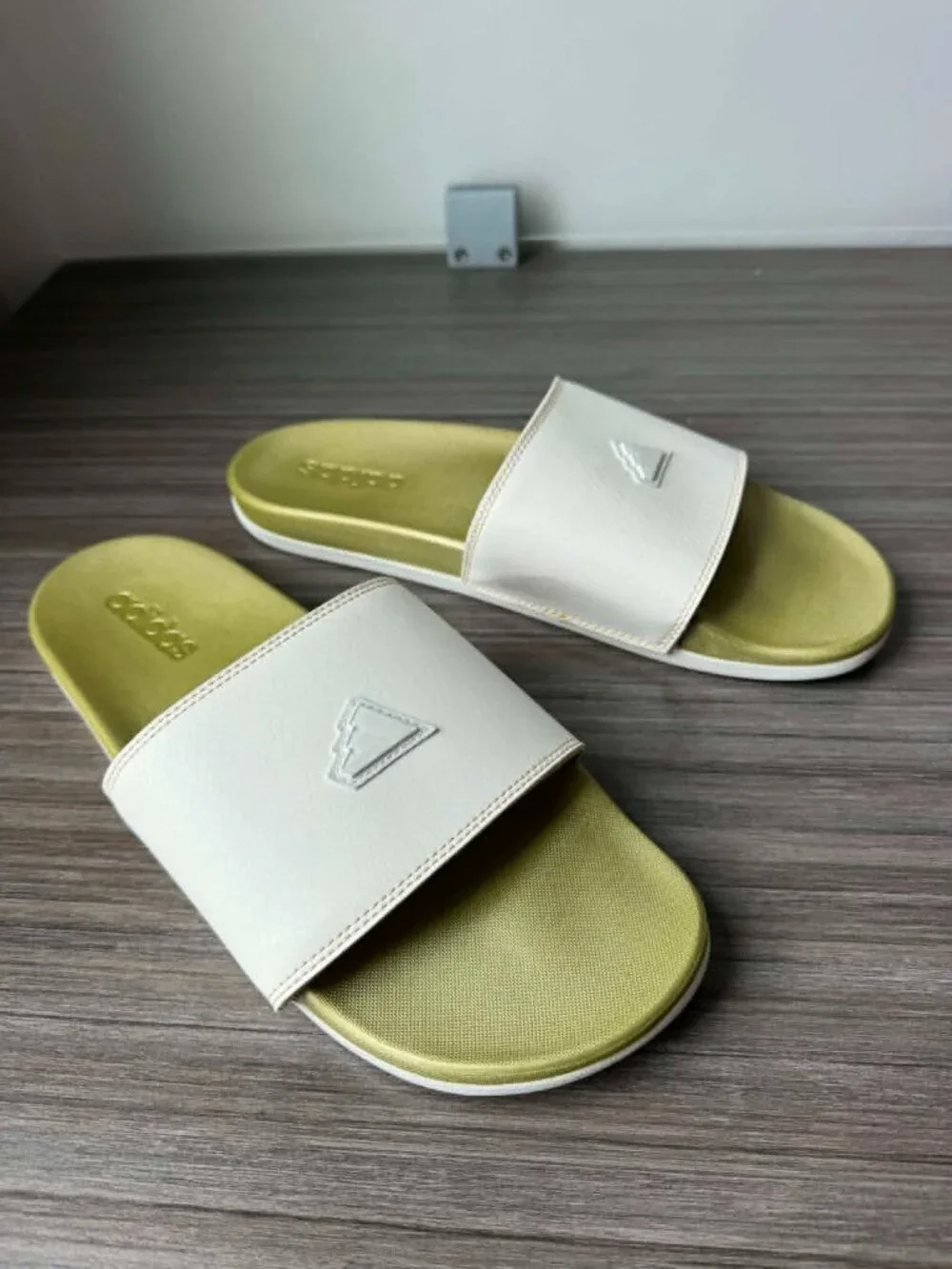 Adilette Comfort Slides Size 12 $35 in Core White / Gold Metallic